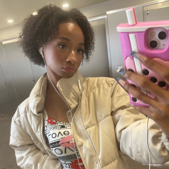 Meet your Posher, Zaria - Picture 5 of 15